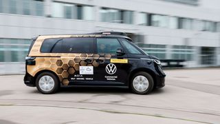 Volkswagen und Mobileye wollen gemeinsam neue automatisierte Fahrfunktionen in Serie bringen. Der ID Buzz AD (Foto) soll im Level 4 bereits ab Ende 2025 Realität sein. (Bild: VW Nutzfahrzeuge)