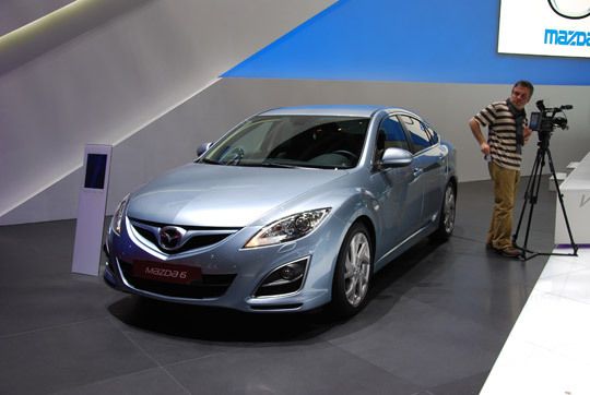 Beim Mazda 6 fällt die Modellpflege dezent aus: Neu im Programm ist der 2,0-Liter MZR-DISI-Benzindirekteinspritzer mit 155 PS. (Archiv: Vogel Business Media)