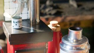 Mithilfe von Siemensprodukten konnte die Produktion von Räucherkegel in der Räucherkerzenmanufaktur von Jürgen Huß weiter verbessert werden. (2016 Schmidtfoto Chemnitz)