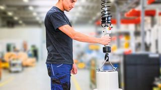 Der neue elektrische Seilbalancer von Zascha ist für anspruchsvolle Anwendungen gedacht, wo es keine Druckluftversorgung gibt. (Zasche)