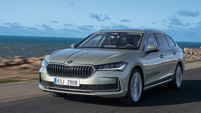 Optisch hat Skoda den Superb mit ruhigem Strich weiterentwickelt und verfeinert. (Bild: Skoda)