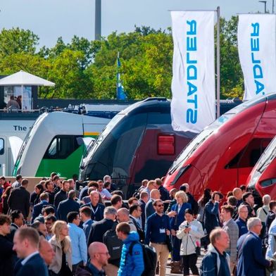 Etwa 175.000 Besucher kamen zu 15. InnoTrans nach Berlin. Entsprechend eng ging es an manchen Tagen auf dem Freigelände zu. (Bild: Richard Oed)