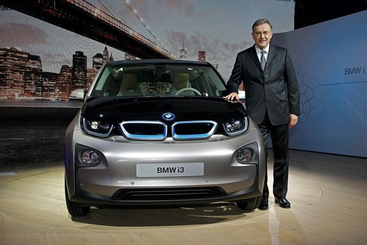 In New York City präsentierte BMW-Chef Dr. Norbert Reithofer persönlich den Hoffnungsträger in Sachen E-Mobilität. (Foto: BMW)