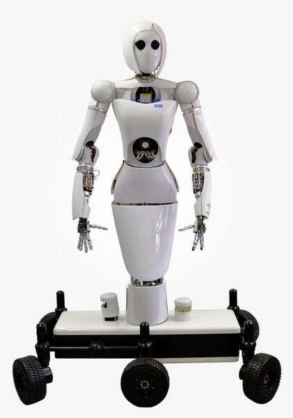 Der Roboter AILA ist ein mobiles, zweiarmiges Robotersystem, das als Plattform zur Forschung im interdisziplinären Bereich der mobilen Manipulation entwickelt wurde. (DFKI GmbH, Annemarie Hirth)