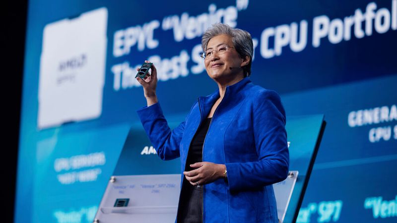 Venice ist da: Auf ihrer Keynote bei der Advancing-AI-Konferenz stellt die AMD-Chefin Lisa Su die Zen-6-Prozessoren der Epyc-9006-Familie offiziell vor. Sie besteht aus vier Mitgliedern: Epyc 9006 SP7 mit bis zu 256 Cores, Epyc 9006 SP8 mit bis zu 128 Cores, Epyc 9006X SP7 mit zusätzlichem Cache für HPC und Epyc 9006 LP (Verano) für Rackscale-KI-Systeme. (Bild:  AMD)