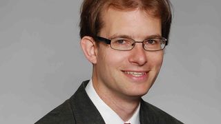 Christian Ott, Leiter Produktmanagement Vision, Sensopart Industriesensorik: „Unser Visor kann mehrere Teile gleichzeitig in einem Bild begutachten. Dabei verfügt er als einziger Vision-Sensor auf dem Markt über die Funktion der Bauch-/Rückenlagenerkennung. (Sensopart)