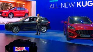 Der neue Kuga ist das erste SUV-Modell von Ford, das auf der für den weltweiten Einsatz konzipierten C2-Fahrzeugarchitektur basiert, auf der auch der aktuelle Ford Focus rollt. (Ford)