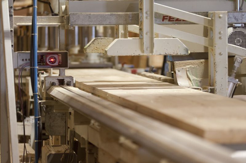 Laserdistanzmessung an der Kappsäge (Laser-Distanzmessgerät AMS 304i) (Leuze)