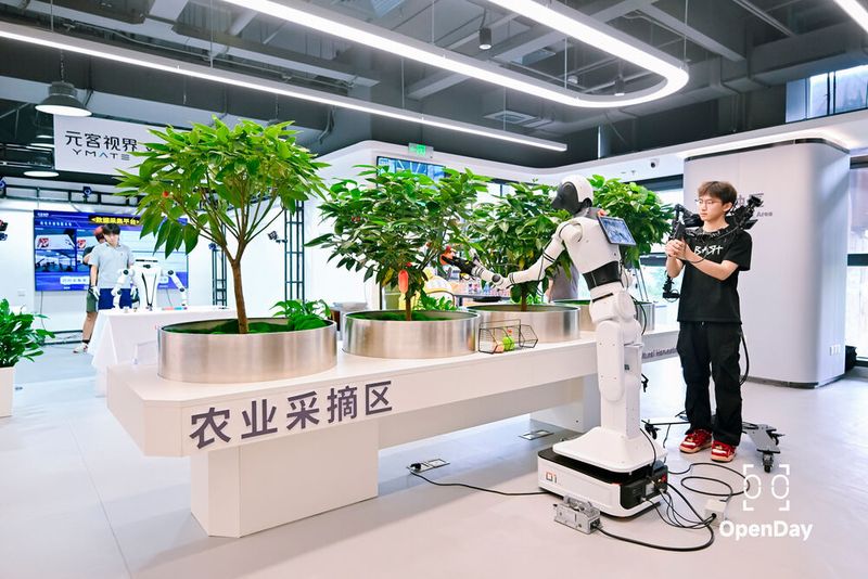 Here, robots perform very realistic tasks in both household and industrial settings. (Image:RealMan)