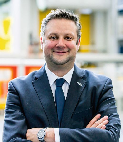 „Optimal wäre es, wenn man mit Sensoren rechtzeitig erkennen könnte, wann der Werkzeugverschleiß eintritt, bevor Bauteile versagen oder Schäden an Betriebsmitteln entstehen“, sagt Ralph Lintz, technischer Leiter von Läpple Automotive. (Läpple Automotive)