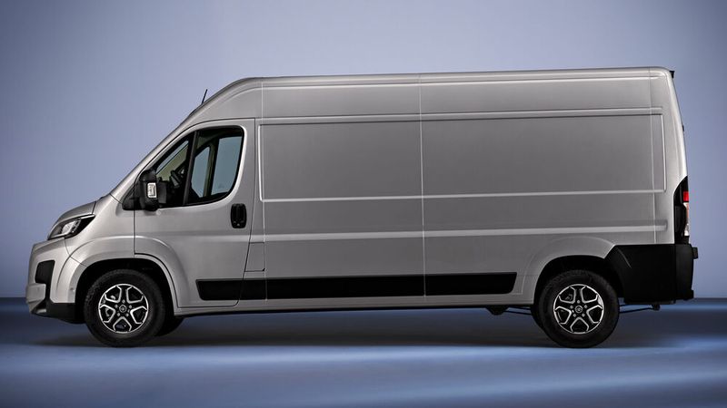 Der Transporter aus der 3,5-Tonnen-Klasse stammt aus einer Kooperation mit Stellantis und ist somit unter anderem weitgehend baugleich mit dem Fiat Ducato oder dem Opel Movano.(Bild:  Toyota)