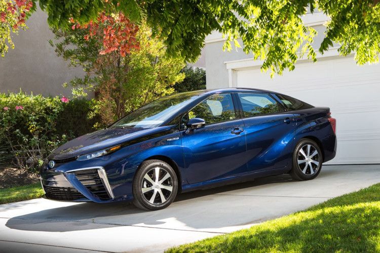 Toyota macht mit dem Mirai ernst in Sachen Brennstoffzelle. (Foto: Hersteller)