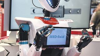 Der humanoide Roboter am Stand von THK nutzt verschiedene Aktuatoren und Sensoren des Herstellers. (Stefanie Michel)
