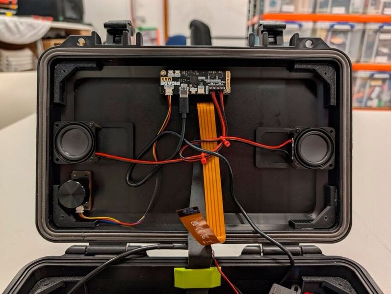 Da die Lautsprecher und Audiosysteme im Innenraum montiert werden, müssen Sie keine Löcher bohren. (Bild: Raspberry Pi)
