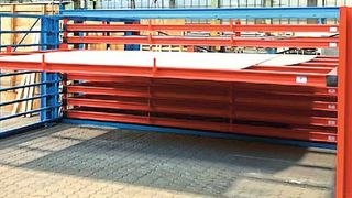 Das Schubfachregal für Bleche im Sonderformat verfügt über eine Gesamttraglast von 49,5 t. (Bartels)