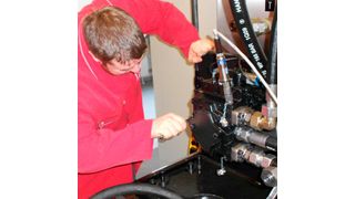 Die Effektivität einer Baumaschine steht und fällt mit  der Qualifikation der Menschen die sie hegen und pflegen. (Bild: Internationale Hydraulik Akademie (IHA))