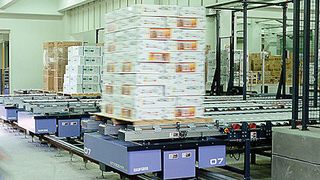 Das „Sorting Transfer Vehicle“ (STV) von Daifuku verfügt über eine maximale Traglast von 2000 kg und eine maximale Transfergeschwindigkeit von 30 m/min. Bild: Daifuku (Archiv: Vogel Business Media)