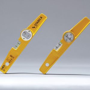 Produktfälschungen werden immer perfekter, die Fälscher immer dreister. Links die Original-Wasserwaage, rechts die Fälschung.