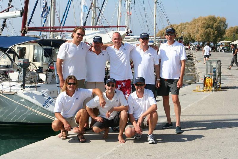 Die Juniper-Crew. Obere Reihe, v.l.n.r.: Philip Goerdt (Concentrade), Dieter Badmann (Juniper), Ralf Steinmetz (NK Networks), Harald Fink (Dyna bcs), Wolfgang Kroha (Kroha und Heinze). Untere Reihe, v.l.n.r.: Gottfried Isslinger (Skipper), Armin Rothenanger (TLK), Ralf Hanl (Hit Consulting) (Archiv: Vogel Business Media)