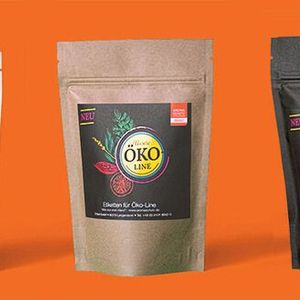 Sensible Lebensmittel will Ströbel mit seinen Aromaschutzbeuteln der Öko-Line schützen. Die Beutel bestehen aus einem Verbund aus braunem Kraftpapier und Barriere-Folie ohne Aluminiumschicht. Die Barriere besteht in diesem Fall aus einem umweltfreundlichen PE-Verbund. Passend dazu kommen jetzt auch die Öko-Line-Etiketten auf den Markt.(Bild:  Ströbel)