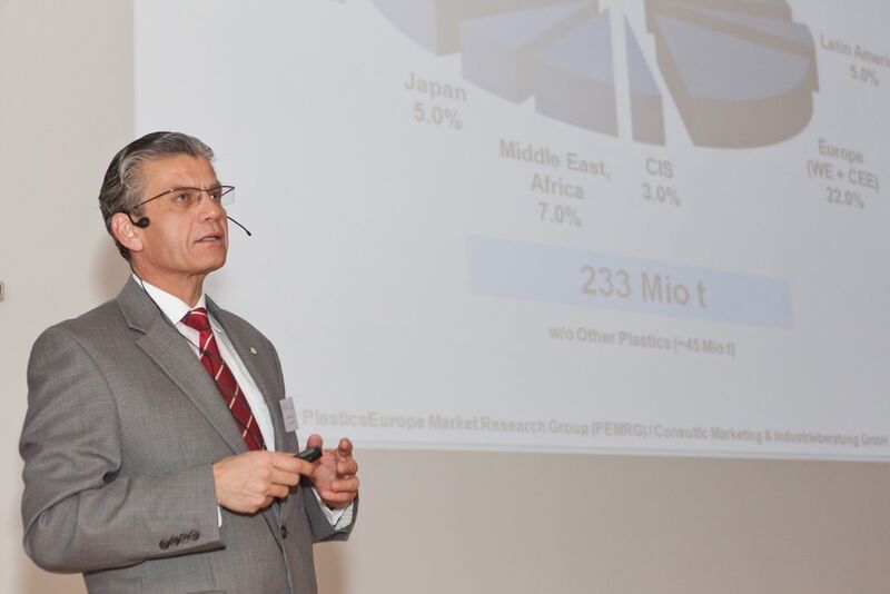 Rainer W. Schorr, directeur opérationnel de la société Bayer International SA à Fribourg, lors de la Journée technologique 2012. (Réseau plasturgie)