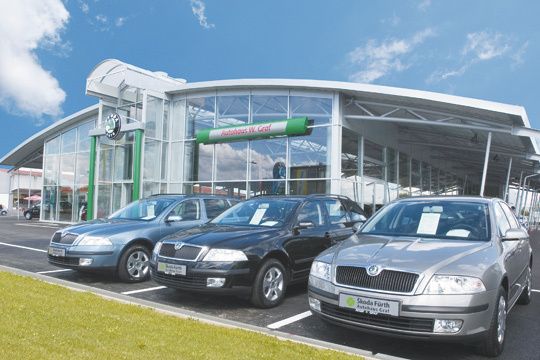 Die Firmengruppe ist auch mit Skoda gut dabei: das dokumentiert das Autohaus W. Graf in Fürth. (Archiv: Vogel Business Media)