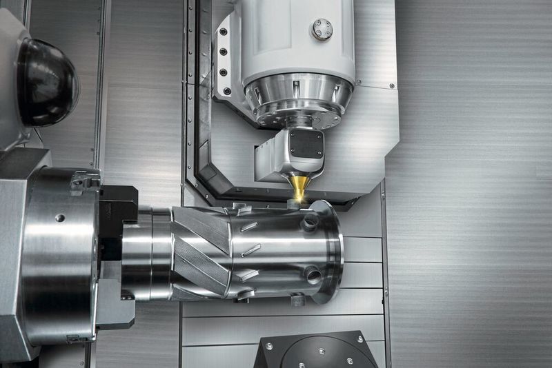 La machine Mazak i-400 AM multifonctions est compatible avec ESPRIT et ses nouveaux cycles pour le dépôt de métal (DED). (Mazak)