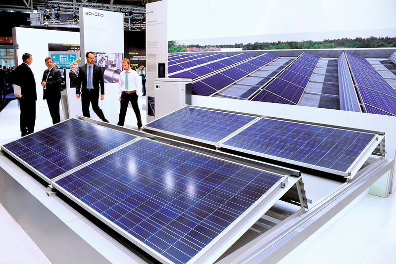 2012 speisten mehr als 1,2 Mio. Photovoltaik-Anlagen bundesweit über 28.000 GWh Strom ein. (Bild: Intersolar)