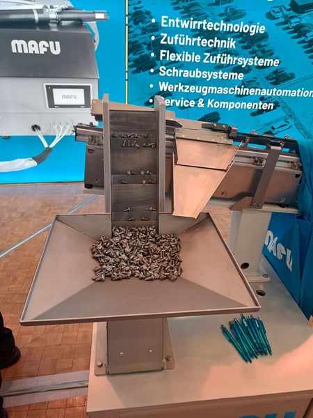 Auch das Handling und die Zuführung von Verbindungselementen nimmt einen wichtigen Platz auf der Schraubtec ein. (Bild: Alexander Stark)