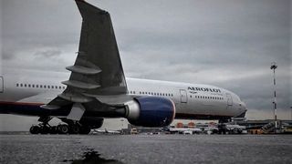 Aero-Stopp! Düstere Aussichten für die russischen Fluggesellschaften Aeroflot und S7. Denn die westlichen Sanktionen wegen des Ukraine-Kriegs wirken sich auf Fluglizenzen und Ersatzteilbeschaffung aus. Putin will zwar gegensteuern, doch ob das klappt? Lesen Sie mehr! (Bild: Airfan)