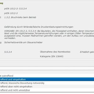 Bearbeitung einer normativen Anforderung auf Baugruppenebene. Bei der Risikobeurteilung können die Anforderungen bestätigt oder als nicht zutreffend gekennzeichnet werden. Zu jeder Anforderung kann der Konstrukteur zusätzlich seine Lösung beschreiben.
