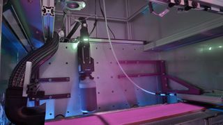 Im Rahmen des Forschungsprojekts IDEEL entwickeln Projektpartner aus Industrie und Forschung ein laserbasiertes Trocknungsverfahren für eine klimafreundlichere und wirtschaftlichere Serienproduktion von Lithium-Ionen-Batterien. (Bild: Fraunhofer ILT)