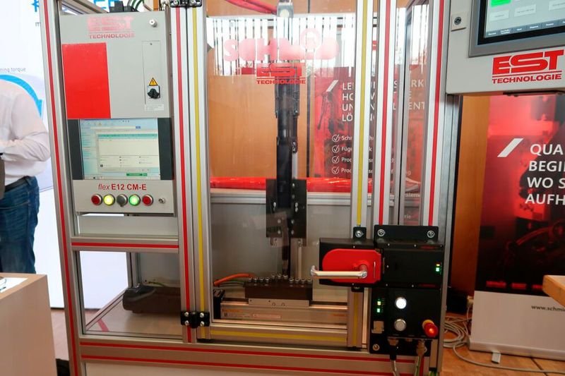 Die Firma EST Elektronische Schraub- + Steuerungstechnologie bietet Verschraubungssysteme als schlüsselfertige Lösung an. Dabei kommen die eigenen Schraubwerkzeuge und Steuerungstechnologien zum Einsatz. (Bild: D. Quitter - VCG)