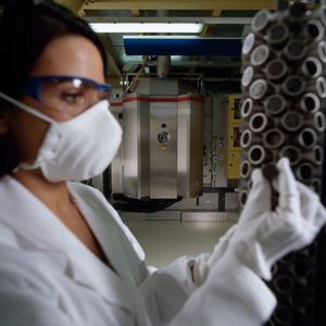 Im Kompetenzzentrum Oberflächentechnik von Schaeffler in Herzogenaurach kommen PVD- und PACVD-Verfahren zum Einsatz.