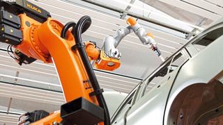 In den Fabriken der deutschen Wirtschaft sind rund dreimal so viele Industrie-Roboter im Einsatz wie in Italien, rund fünf Mal so viele wie in Frankreich und rund zehn Mal so viele wie in Großbritannien. (Kuka)