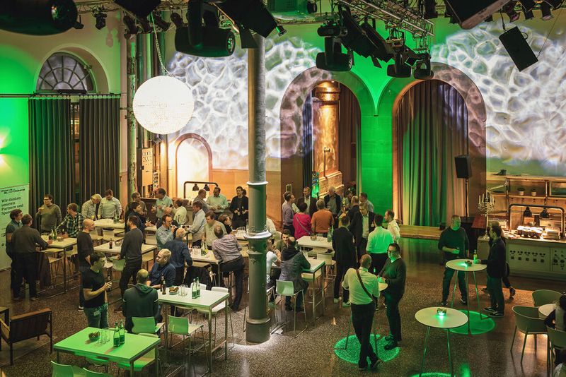 Unter dem Motto „Power of Electronics” versammelten wir am 18. und 19. Oktober 2022 sechs Elektronikkonferenzen in Würzburg: Entwicklerforum Leistungselektronik, DC/DC-Wandler-Tag, Schaltnetzteiletag, Batteriepraxis Forum, Praxisforum Elektrische Antriebstechnik und Cooling Days. Auch 2023 findet Power of Electronic statt. Merken Sie sich bereits jetzt den Termin vor: 17. bis 18. Oktober 2023.  (Bild: Stefan Bausewein )