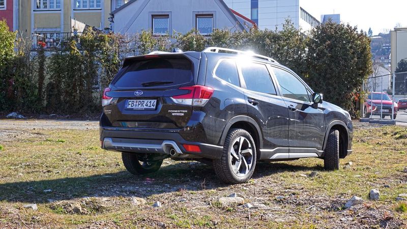 Preislich startet der Forester bei  bei 34.990 Euro. (Bild: Rosenow/»kfz-betrieb«)