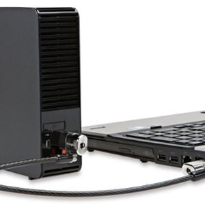 Mit dem Twin-Schloss von Kensington lassen sich zwei Geräte gleichzeitig vor Diebstahl schützen.