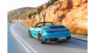 Auch im Porsche 911 Carrera S Cabriolet arbeitet der bekannte Sechszylinder-Boxer mit 331 kW/450 PS und einem Drehmoment von 530 Newtonmetern. (Porsche)
