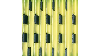 Für die Dichtigkeit der Edelstahllamellen sorgen ein rückseitig flach aufbauendes Faltenmaterial in Kombination mit Funktionselementen aus extrem haltbaren Kunststoffen (Arno Arnold)