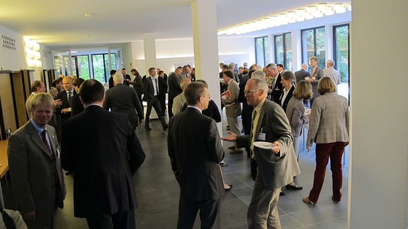 In der Kaffeepause blieb Zeit für Unterhaltungen und den kollegialen Austausch. (Bild: PROCESS)