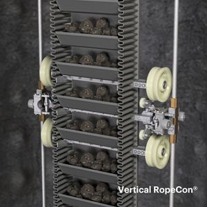 Die Radsätze laufen in der Beladestation auf Führungsschienen, die den Gurt sicher in den Schacht leiten. Im Schacht selbst garantieren Seile eine positive Gurtführung.(Bild:  Doppelmayr)
