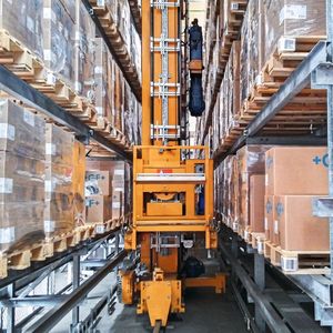 Das LVS „UniWare“ ist an das automatische Palettenlager im Distributionszentrum angebunden.(Bild:  Georg Fischer)