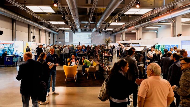 Mit sieben Business Partnern (ATE, BMW, Carbon, Ebay, GTÜ, LKQ und Würth) engagierten sich so viele Unternehmen wie nie zuvor als Sponsoren der Fachtagung. Hinzu kamen über 30 Aussteller. (Bild: Stefan Bausewein)