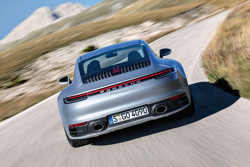 Die Designer haben auch die Schultern stärker betont und an dem extrem breiten Heck dominieren horizontale Linien. (Porsche )