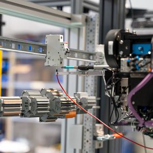 Gewinner Kategorie Robotik: WAGO Gmbh & Co. KG mit der Innovation WAGO Cabinet Wiring Robot(Bild:  WAGO Gmbh & Co. KG)