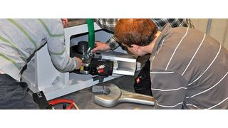 Schrauben wie im Land der Riesen: Plarad entwickelte für einen einzigartigen Windkraft-Prüfstand der RWTH in Aachen eine spezielle Verschraubungsmöglichkeit für wahre Schrauben-Giganten. (Bild: Plarad)