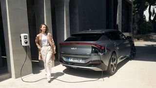 Die Wallbox-Pakete werden als Komplettlösung angeboten, inklusive Basisinstallation, 24-Stunden-Service und Wartung. (Bild: Kia)