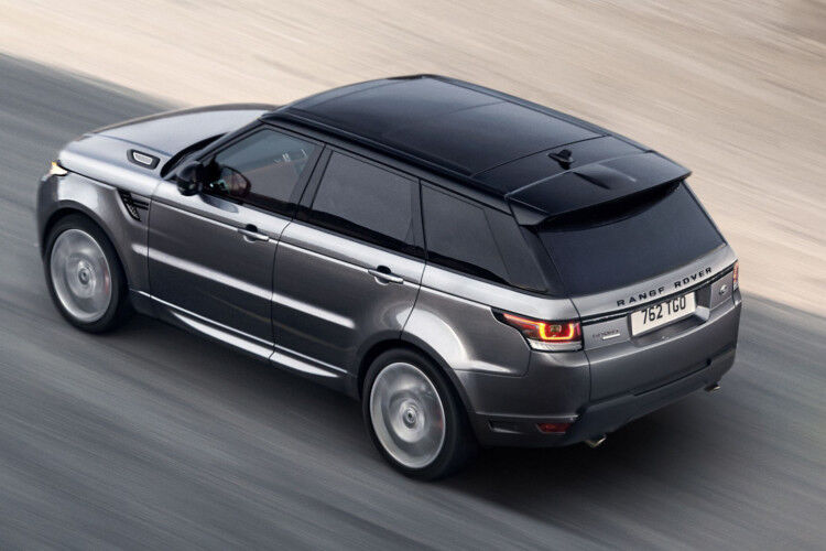 Dazu kommt ein V6-Diesel, der mit 190 kW/258 PS oder mit 215 kW/292 PS lieferbar ist. (Foto: Land Rover)