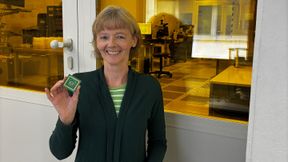 Prof. Dr. rer. nat. Monika Saumer, Hochschule Kaiserslautern, entwickelt 3D-Elektrodensysteme, mit denen sich beispielsweise die Innervation komplexer Organoidkulturen nachbilden lässt. (Bild: Hochschule Kaiserslautern)